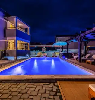 Villa More - Apartments with pool Zaton